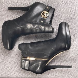 MICHAEL KORS WYATT GOLD MK LOGO ZIPPER PLATFORM BOOTIE SIZE 10